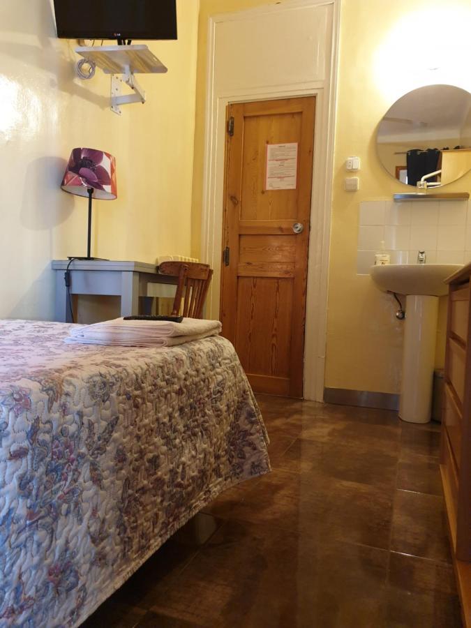 Single Room,985576099:JPEG
